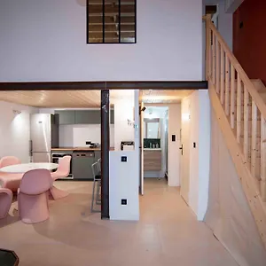 With Mezzanine Near The Train Station Appartement