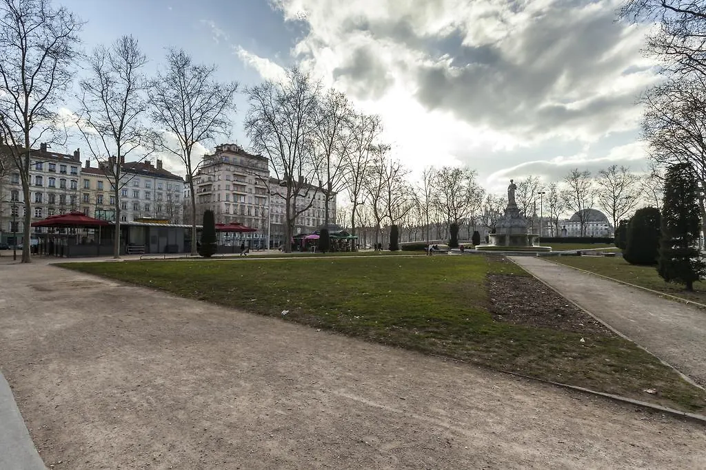 Like Home - Corneille Lyon Apartamento